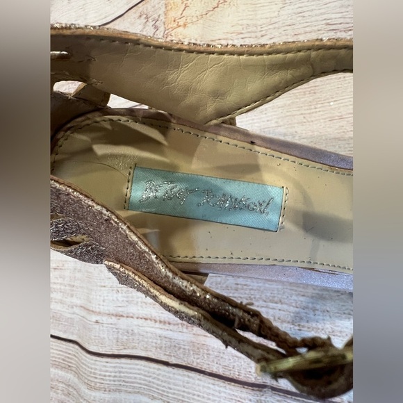 Blue By Betsey Johnson SB-Tee Champagne Glitter Dress Stiletto Heels WOMENS 10 - Picture 2 of 8